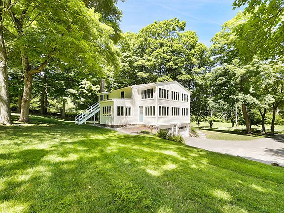 2nd image of 4 Quaker Rd #A