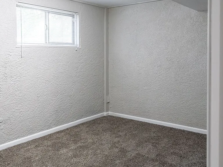 5418 Alta Loma Rd — Photo 35