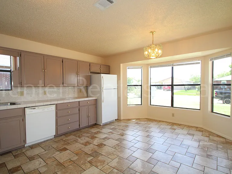 2804 Derby Dr — Photo 7