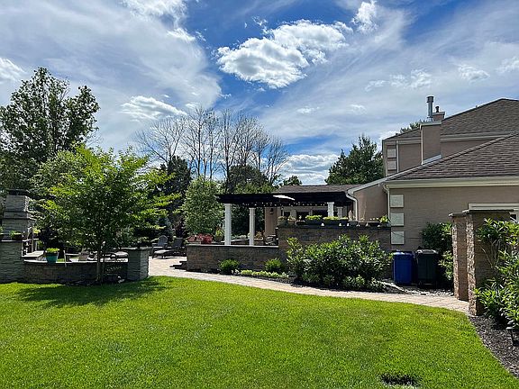 5th image of 15 Penbrook Ct