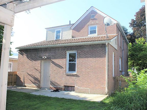 4th image of 310 W 13th St