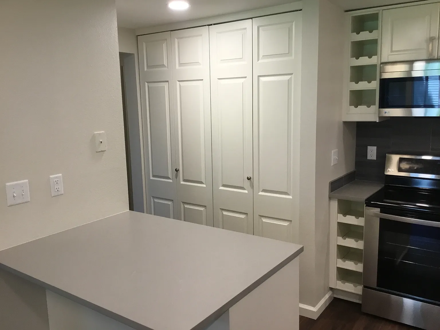 2 bed, 900 sqft, $1,650 — Photo 2