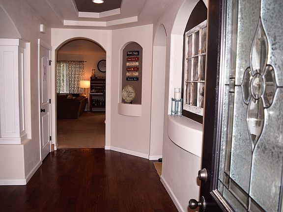 Entry way into family room