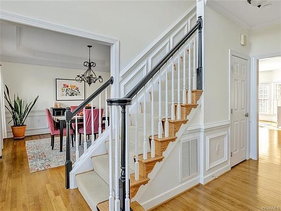 3rd image of 5836 Ascot Glen Dr