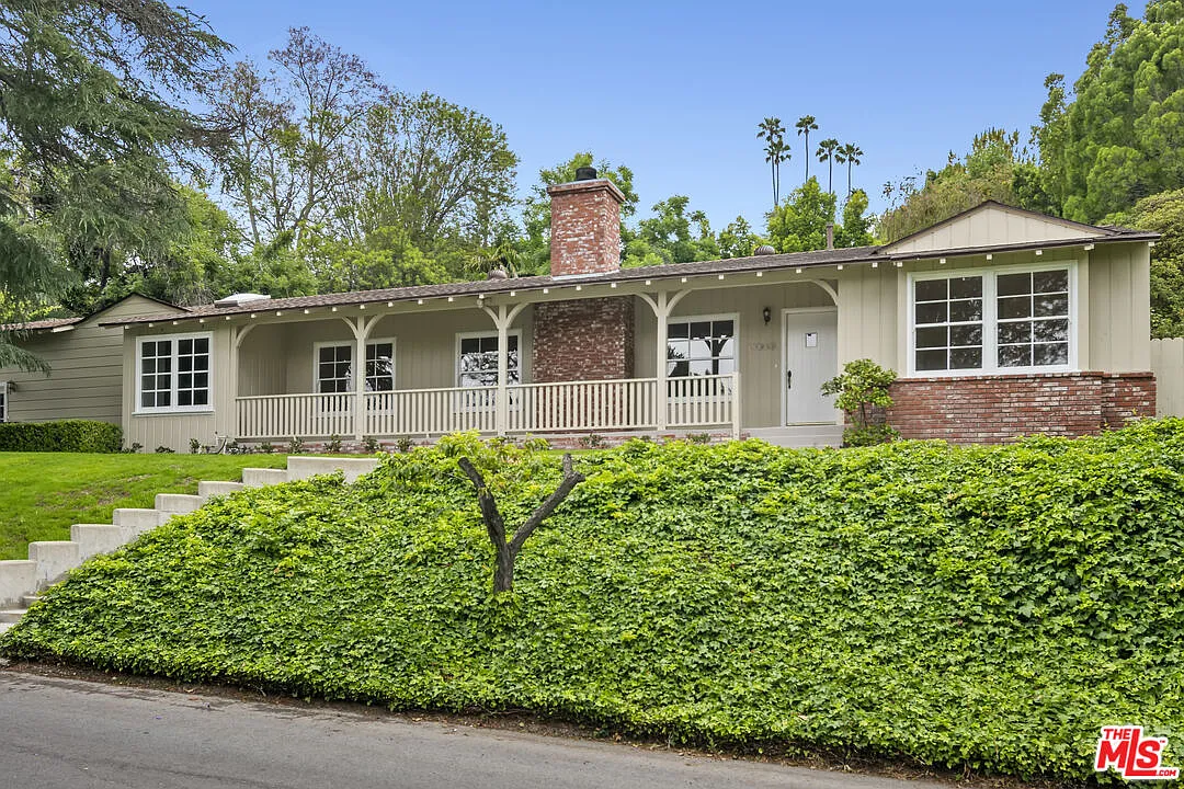 4 bed, 2.5 bath, 3000 sqft, $8,000 — Photo 3