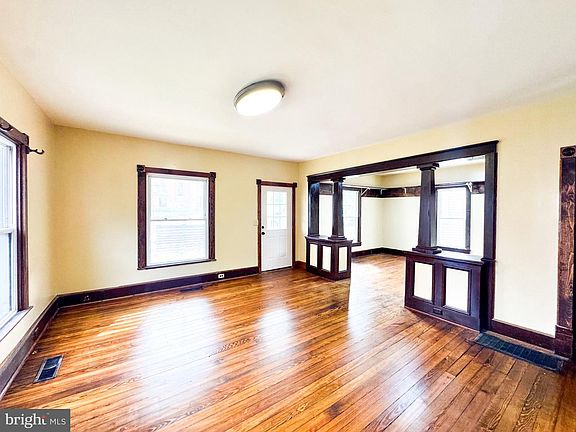 3rd image of 125 N Main St
