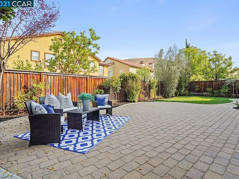 513 Wells Ct — Photo 36