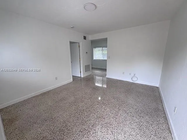 900 SW 5th Ave #3 — Photo 10