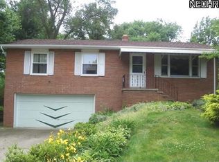 604 Sturgeon Dr, Akron, OH 44319