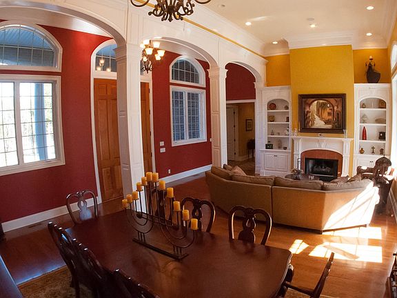 LR/DR with 16 Ft Ceilings