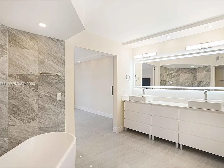 3500 Mystic Pointe Dr #1206 — Photo 5
