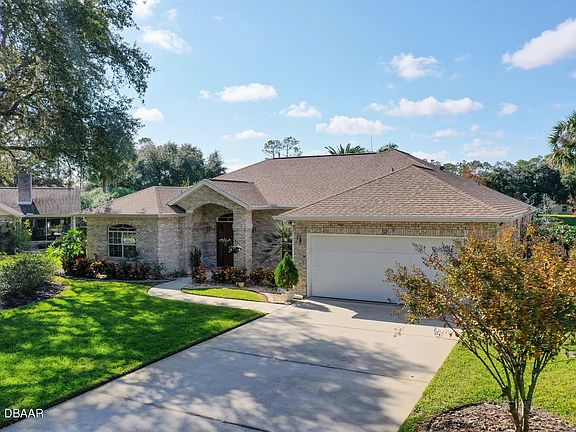 2nd image of 52 Creek Bluff Way