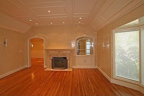 living room w/fireplace