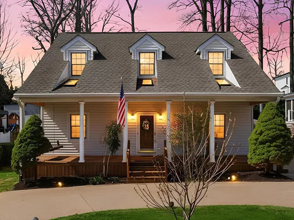 1940 Hillside Dr, Falls Church, VA 22043