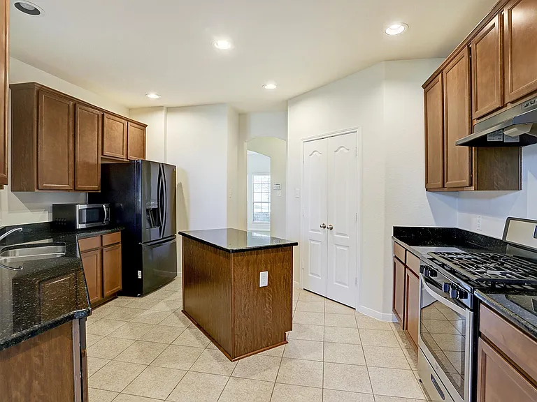 25806 Westbourne Dr — Photo 3