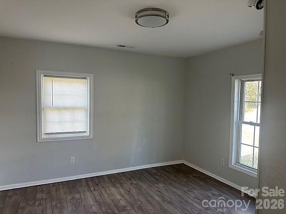 3rd image of 705 Sumter St