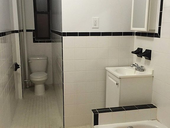 5th image of 3206 29th St APT 1A