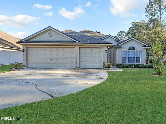 3rd image of 1422 W Chinaberry Ct