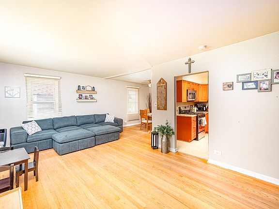 5th image of 15209 Kenton Ave