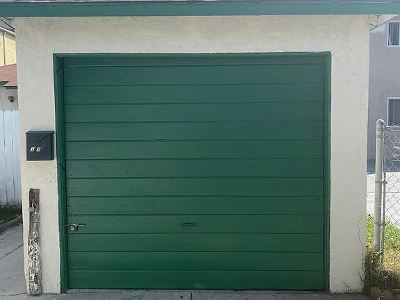 Private 1 car garage with long driveway