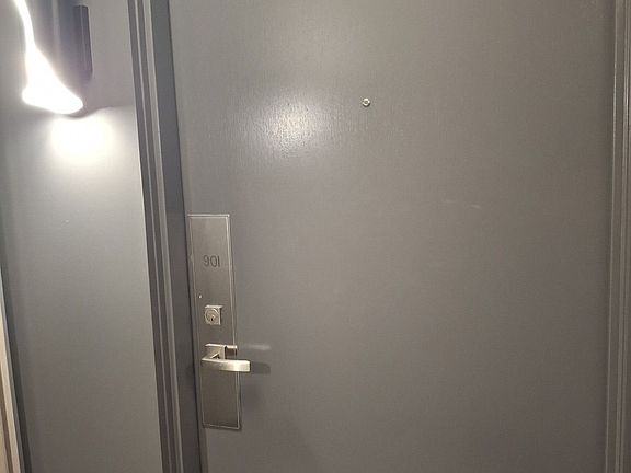 3rd image of 7171 Yonge St #901