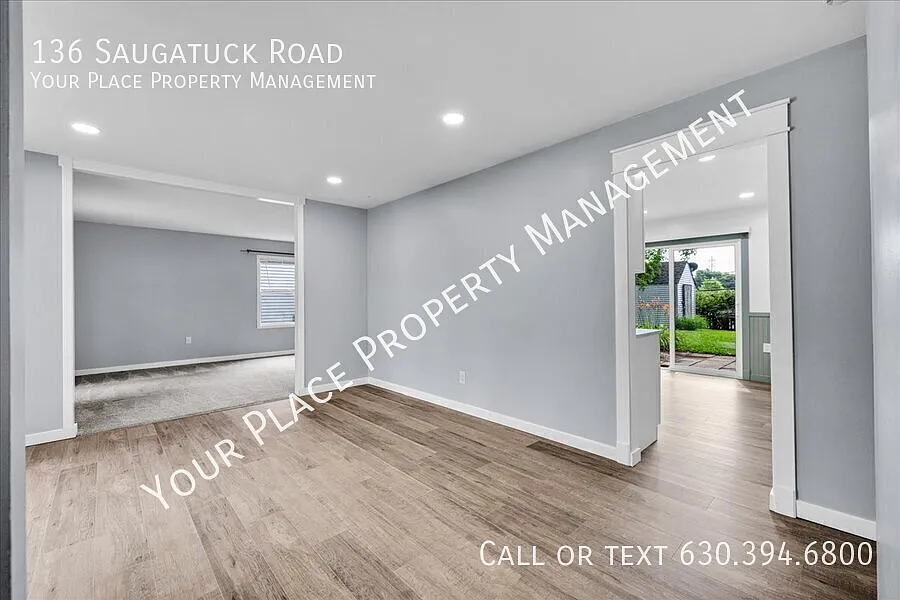 Completely Renovated! Bright and Modern 3 Bed, 1 Bath home with fully fenced backyard! Oswego 308... — Photo 4