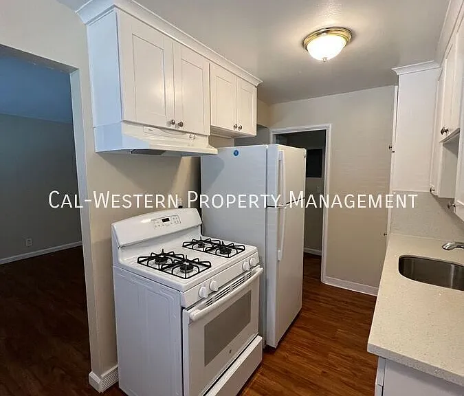 280 N 8th St #4 — Photo 3
