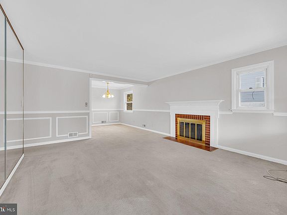 4th image of 1124 McHenry Dr
