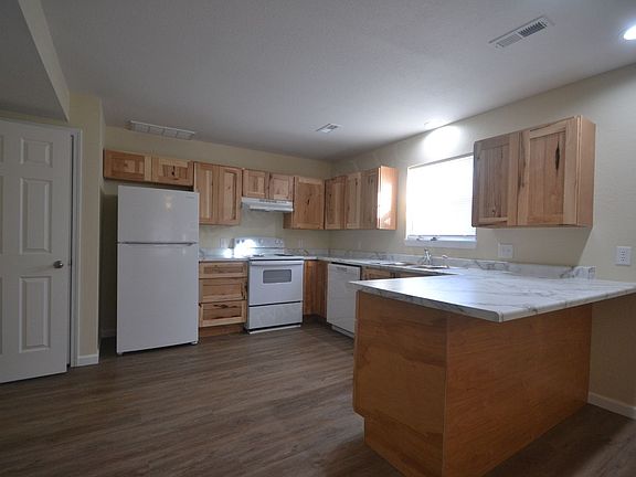 3rd image of 510 N Poplar St #0