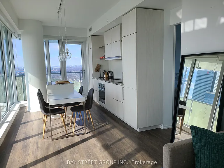 197 Yonge St #5709 — Photo 4