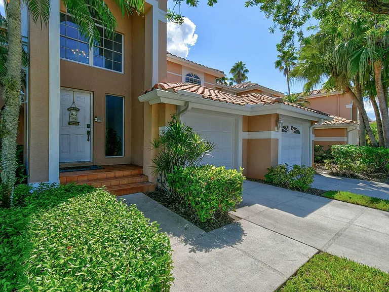 252 Legendary Cir — Photo 1