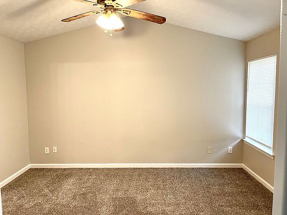 4th image of 525 Lakecourt Dr