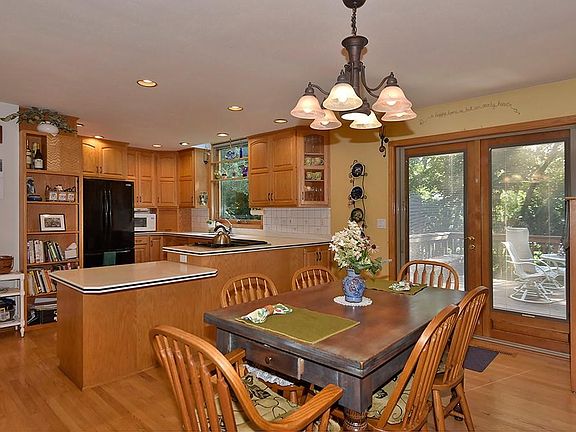 5th image of 1055 Prairie Ln NE