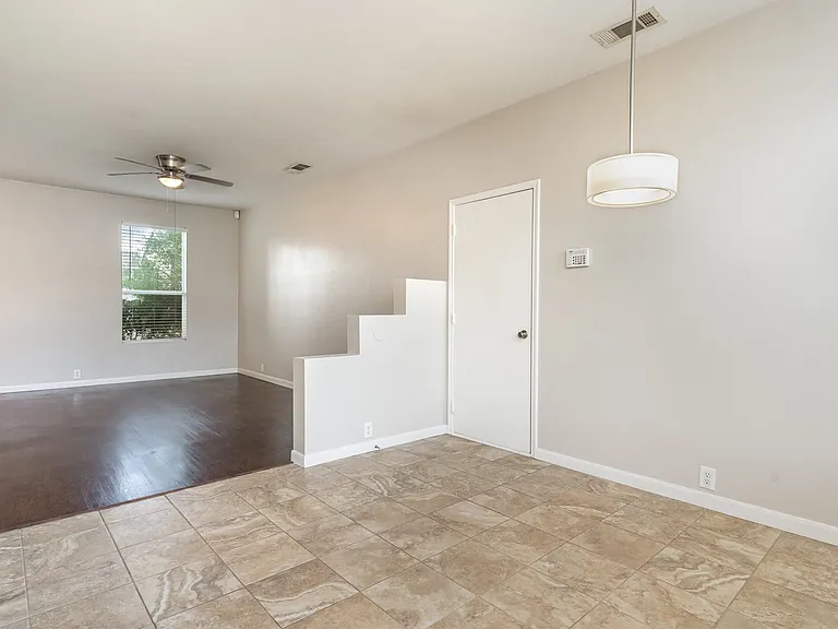 815 Carlton Rd — Photo 4