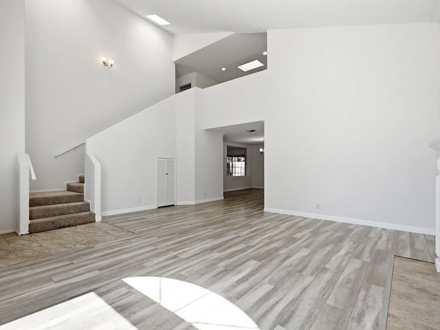 5 bed, 3045 sqft, $6,495 — Photo 4