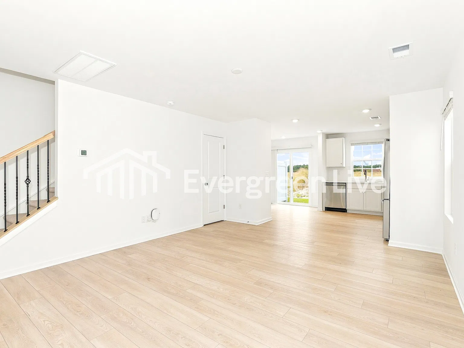 3 bed, 2.5 bath, 1346 sqft, $1,750 — Photo 2