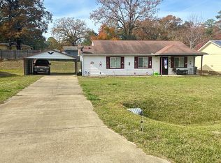 912 10th St, McComb, MS 39648