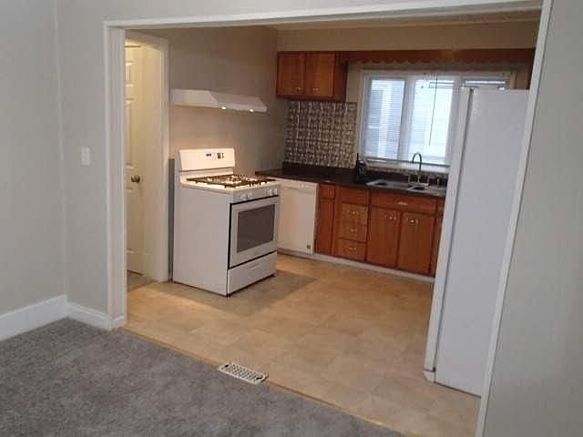 1st image of 41 Llion St