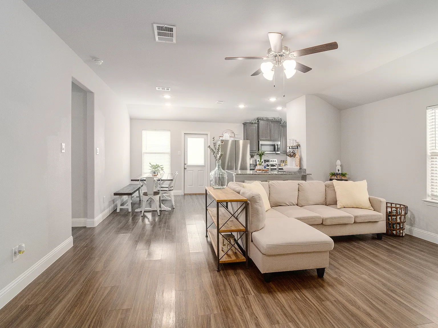3 bed, 1187 sqft, $1,675 — Photo 3