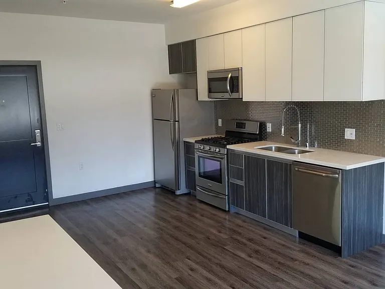 545 N Kenmore Ave — Photo 49