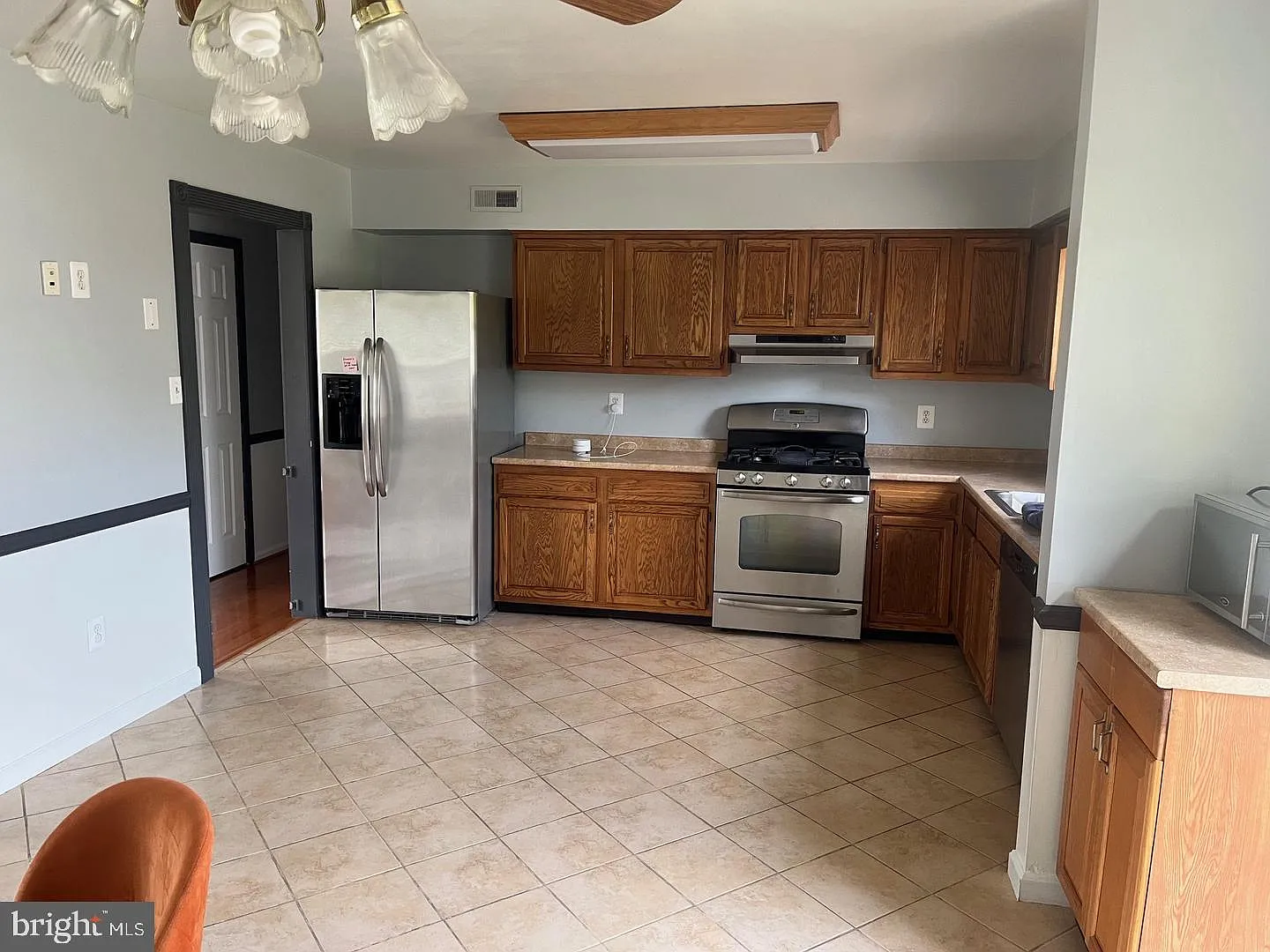 4 bed, 3.0 bath, 1220 sqft, $3,495 — Photo 2