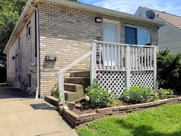 Bender Ave Duplex, 323 Bender Ave, Akron, OH 44312
