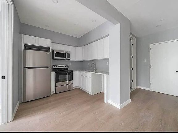 5th image of 3511 Farragut Rd #2B