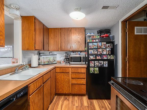 5th image of 1358 Westbrooke St