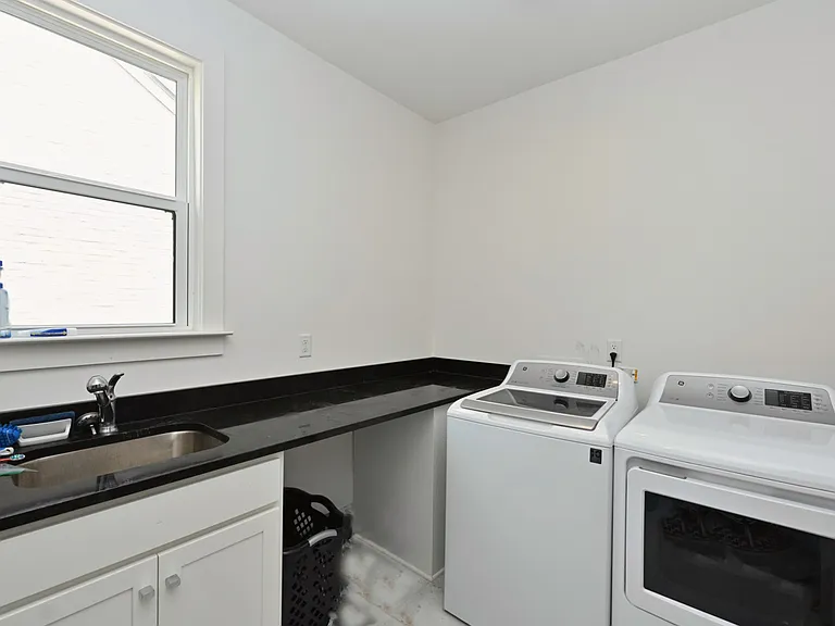 1945B Kimbark Dr — Photo 17