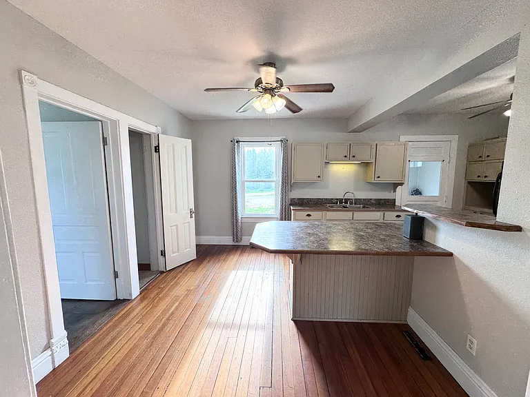 108 N Main St — Photo 11