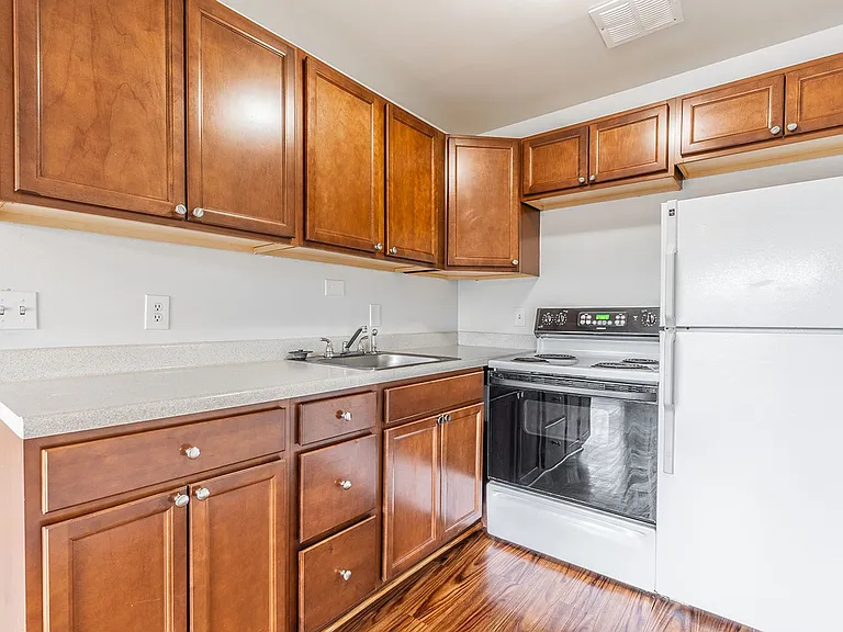 Mercer Park Apartments — Photo 8