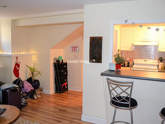 4th image of 94 Pleasant St APT 1