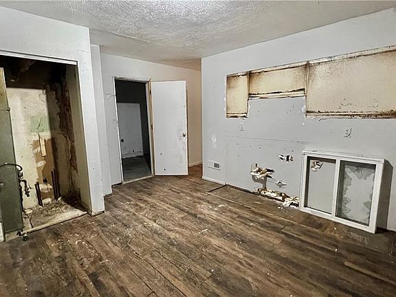 3rd image of 437-439 Saint Nicholas Ave