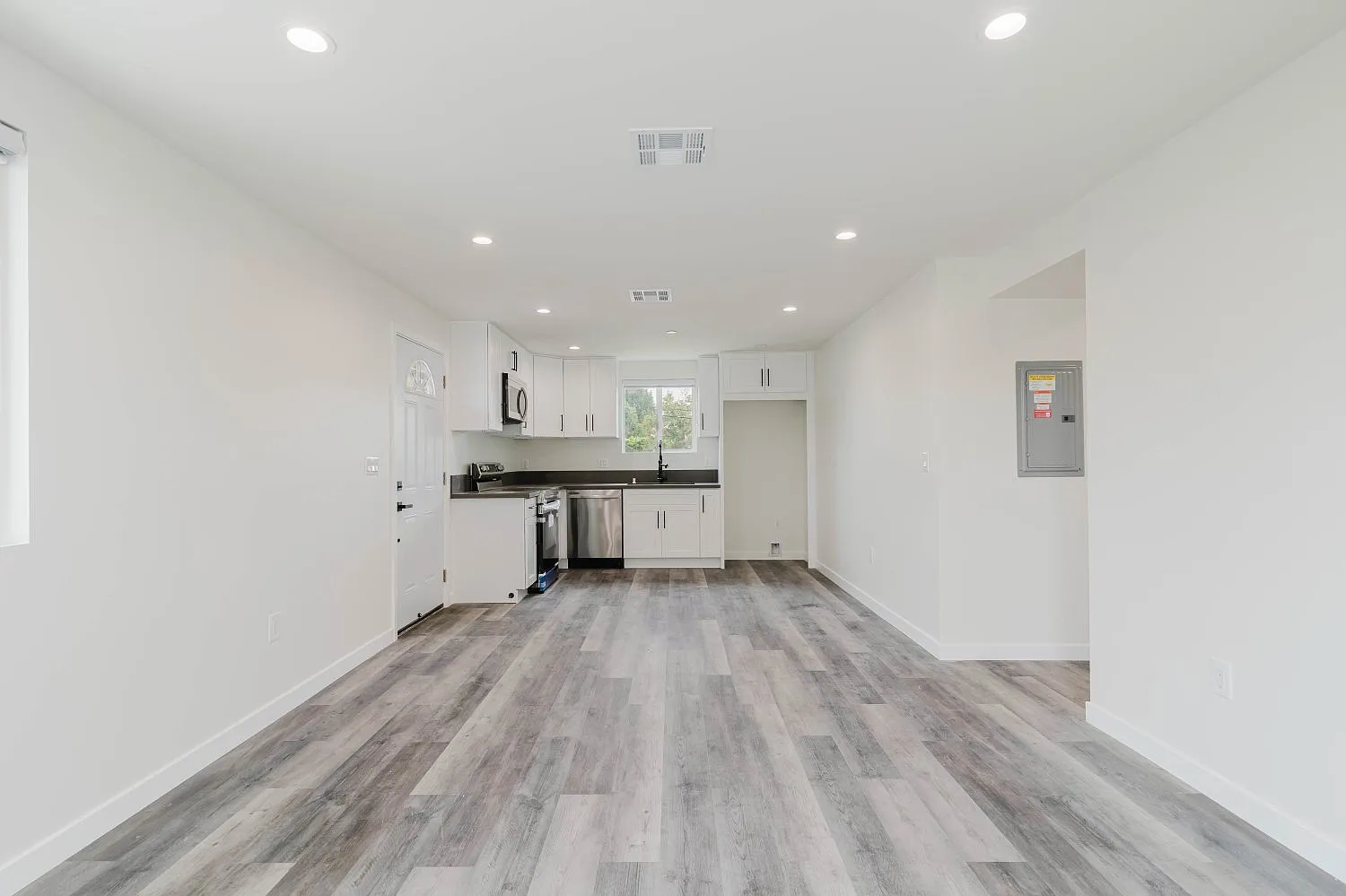 2 bed, 852 sqft, $3,100 — Photo 4